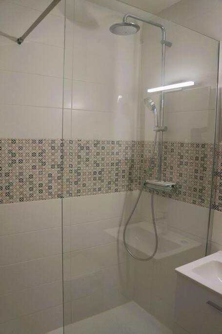 Appartement Climatise Et Spacieux Situe Pres Des Parcs *