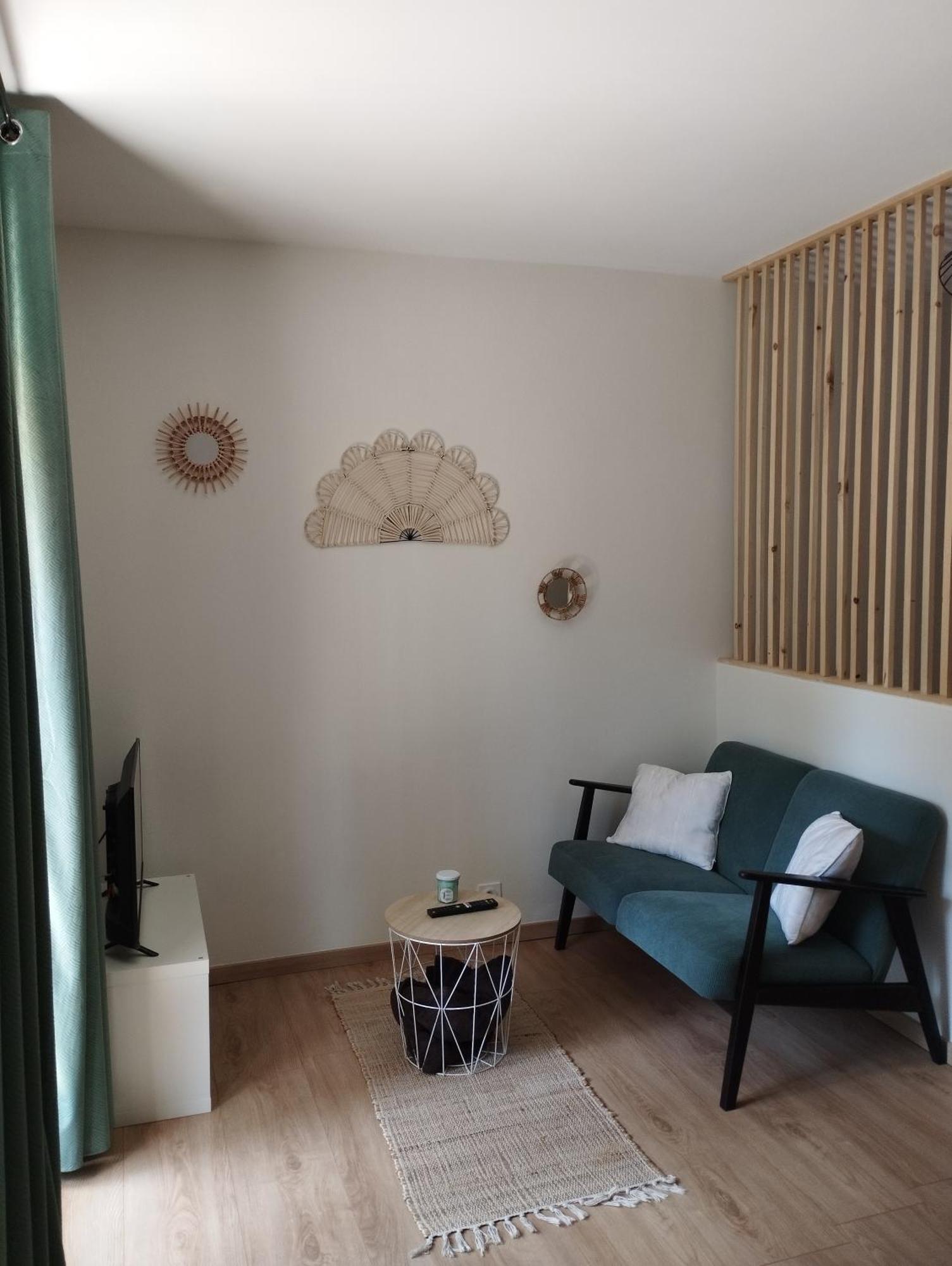 Climatise Et Spacieux Situe Pres Des Parcs *