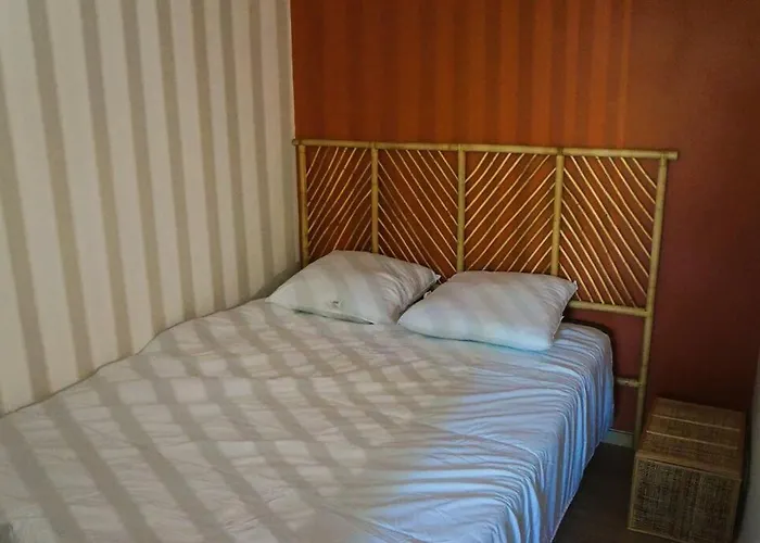 Studio Climatise Et Spacieux Situe Pres Des Parcs