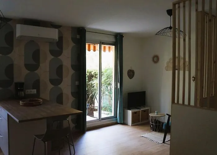 Studio Climatise Et Spacieux Situe Pres Des Parcs