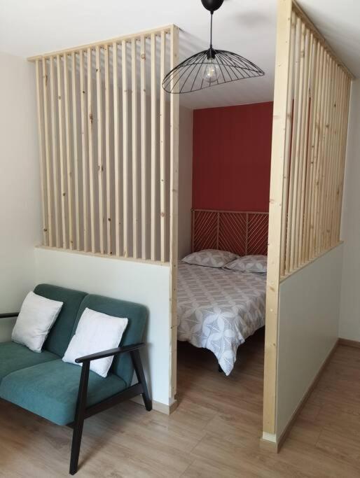 Climatise Et Spacieux Situe Pres Des Parcs Appartement *
